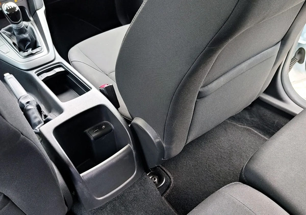 Ford Focus cena 32900 przebieg: 180000, rok produkcji 2016 z Poznań małe 436